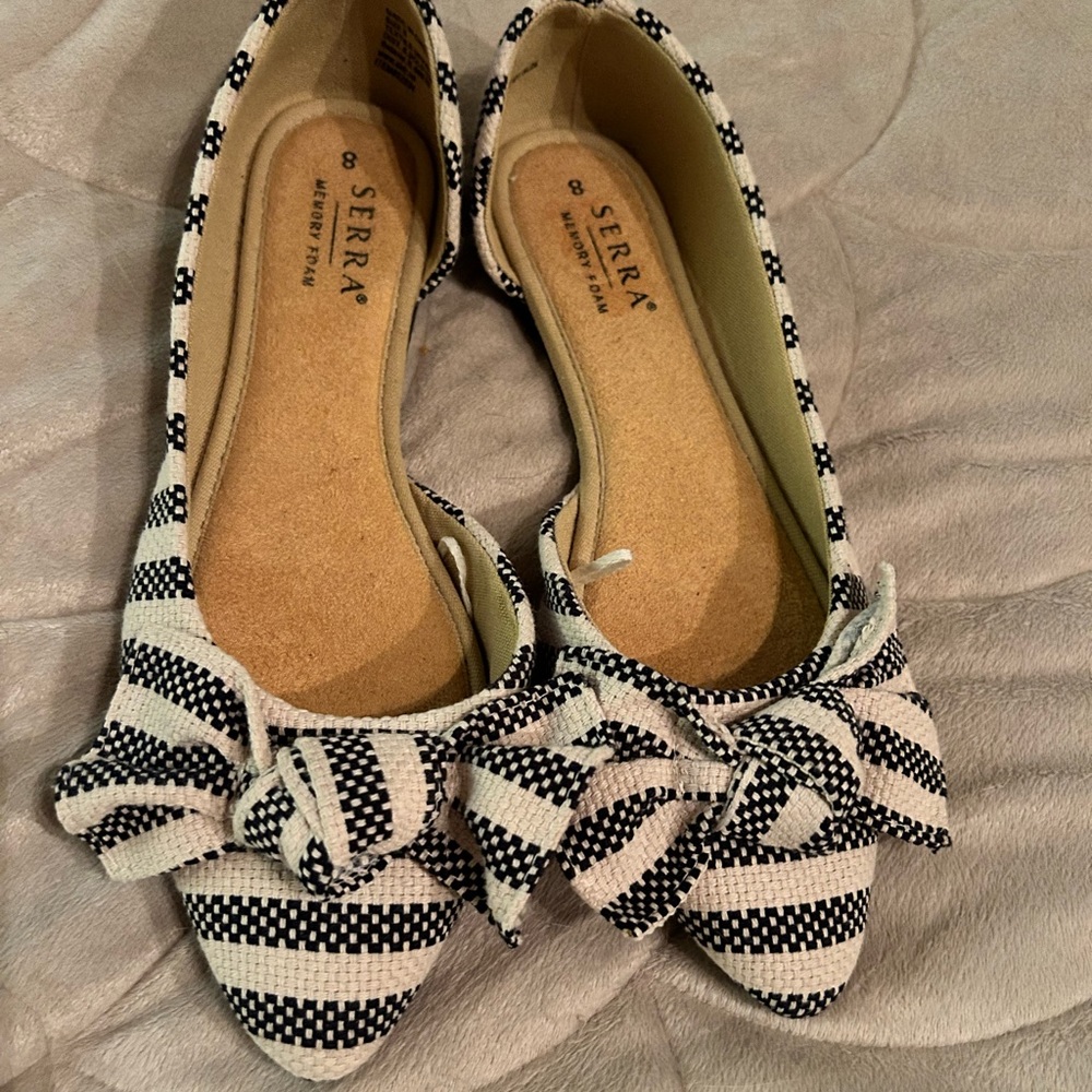 Preppy Cute Navy and Cream Flat